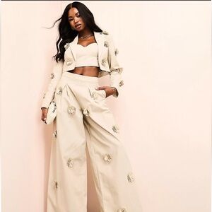 NWT ASOS LUXE Curve 3D flower crop blazer in stone Sz 20.